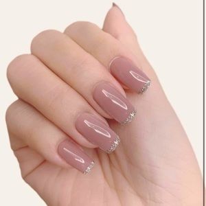 NWT - SHEIN 24pcs Short Square Press On Nails Silver